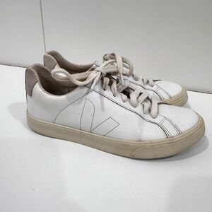 Veja women’s white Esplar leather sneakers size 5